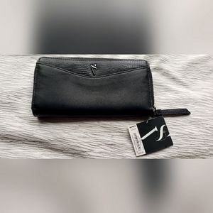 Vera Wang pocket book